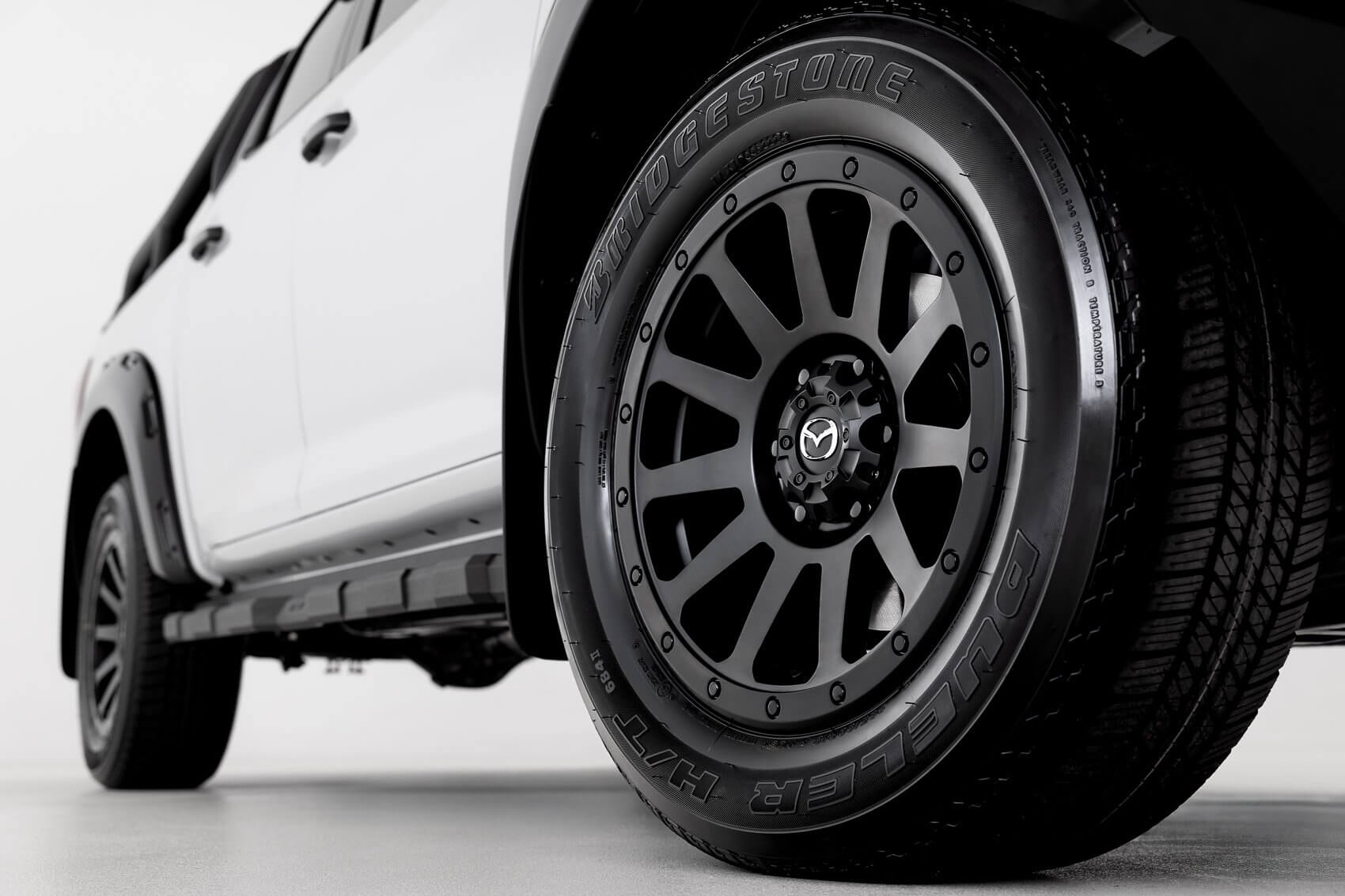 BT-50 SP 18 inch Black Alloy