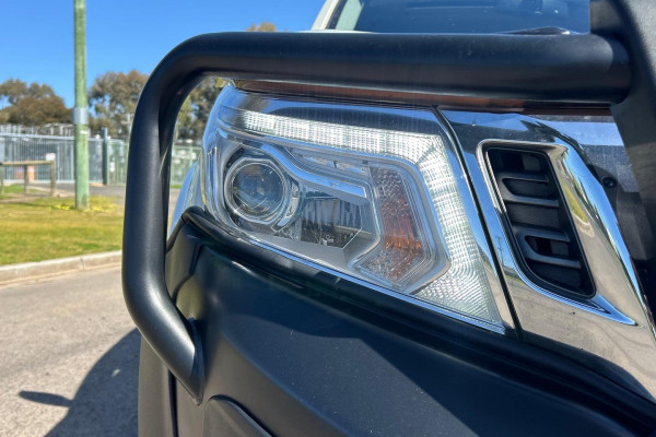 2019 Nissan Navara D23 Series 3 ST-X King Cab Pickup Image 15