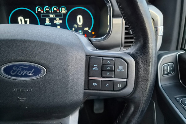 2023 Ford F-150  Lariat Dual Cab Image 23