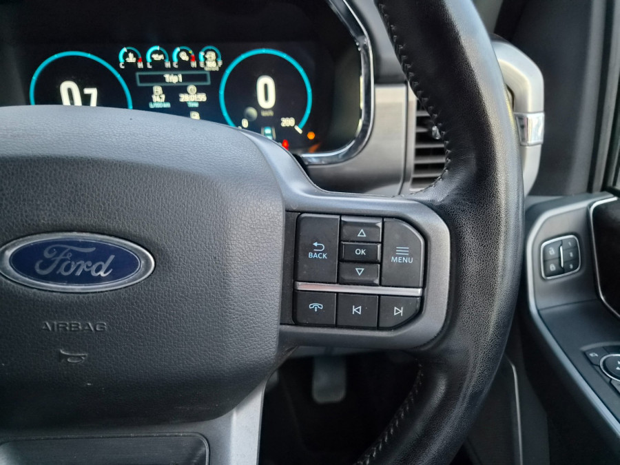 2023 Ford F-150  Lariat Dual Cab Image 23