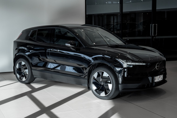 2025 Volvo EX30  Single Motor Extended Range Ultra SUV Image 4