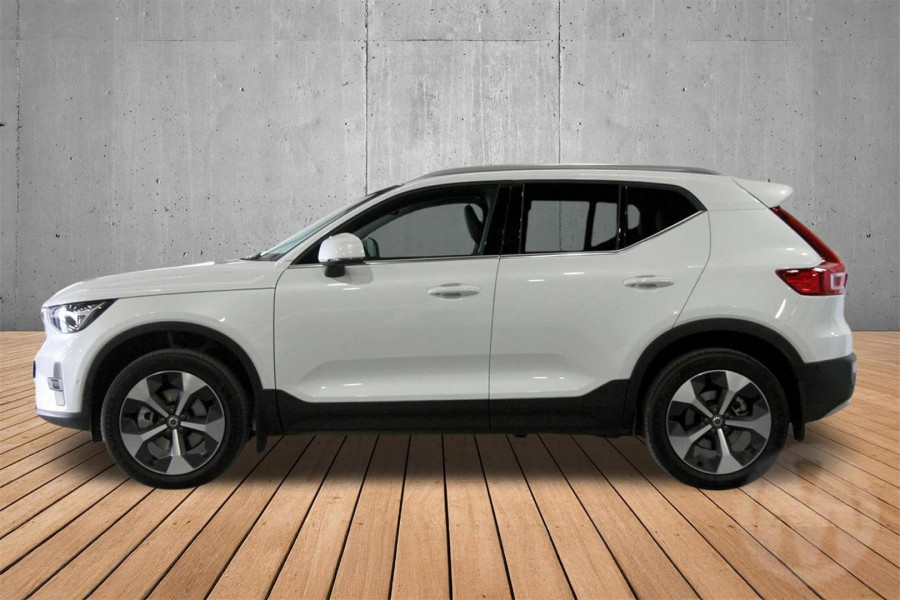 2026 Volvo XC40 XZ Ultra B4 Bright SUV Image 16