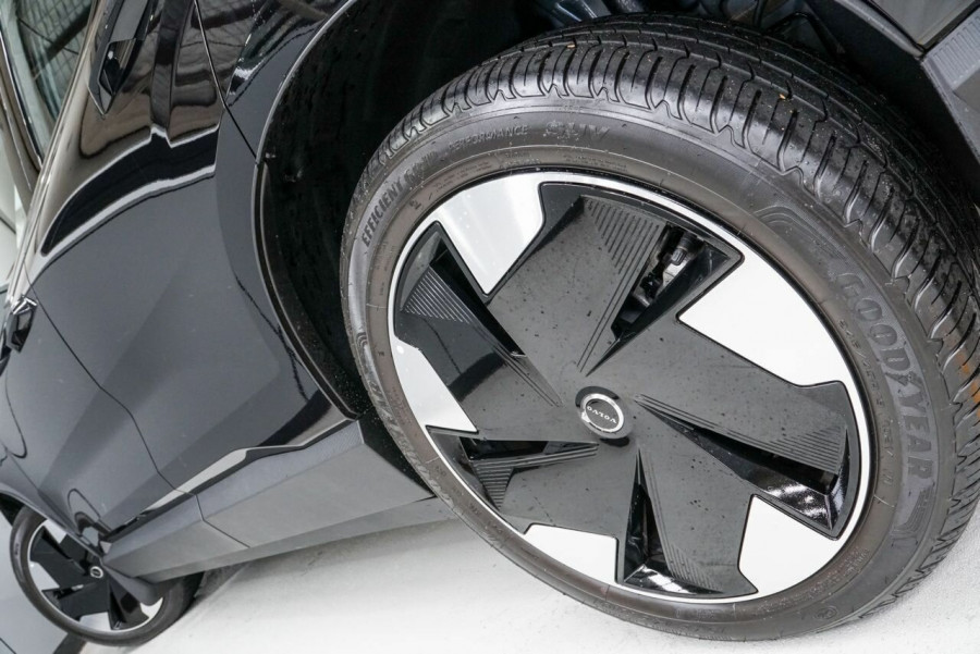 2025 Volvo EX30  Single Motor Extended Range Plus SUV Image 4
