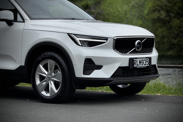 2025 Volvo XC40 XZ Plus B4 SUV Image 7