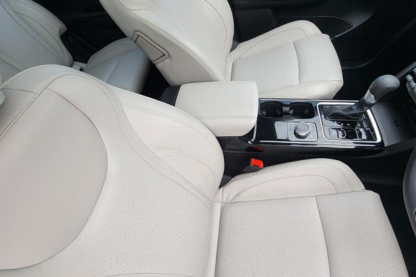 2023 Mahindra XUV700  AX7L SUV Image 11
