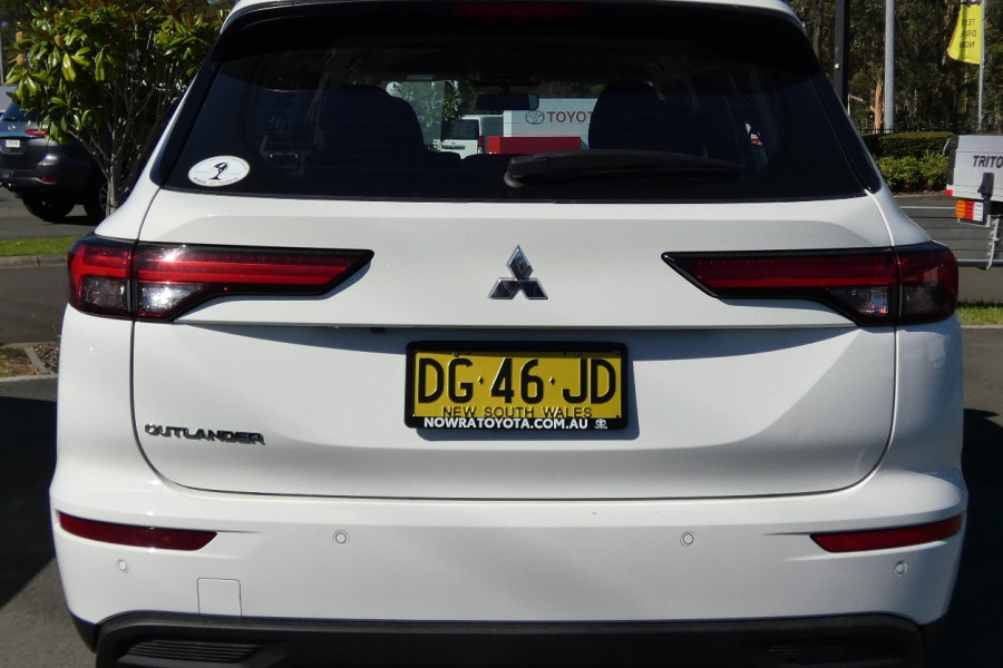 2022 Mitsubishi Outlander ZM MY23 ES 7 SEAT 2WD SUV Image 6