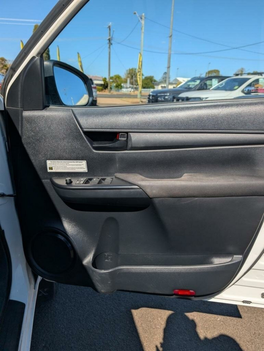 2021 Toyota HiLux GUN125R WorkMate Double Cab Chassis Image 13