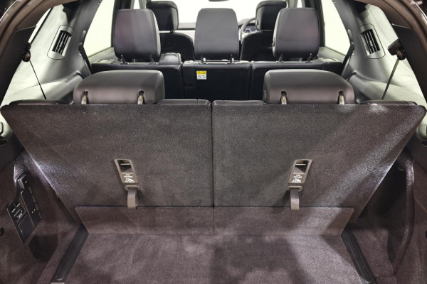2025 Land Rover Discovery Series 5 D350 Dynamic SE SUV Image 11