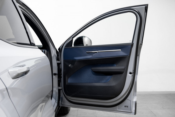 2026 Volvo EX30 Cross Country  Ultra Twin Motor Performance SUV Image 9
