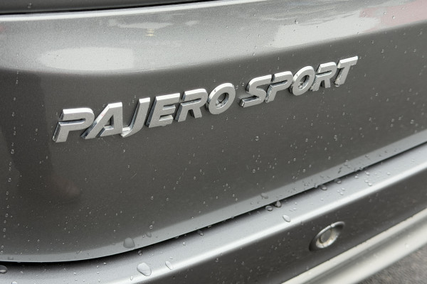 2019 Mitsubishi Pajero Sport QE Black Edition SUV Image 7