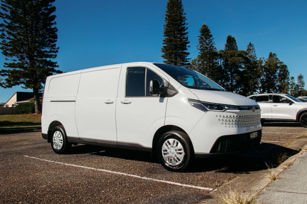 2024 LDV Deliver 7   Van