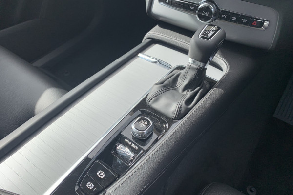 2020 Volvo XC90 L Series D5 Momentum Suv Image 4