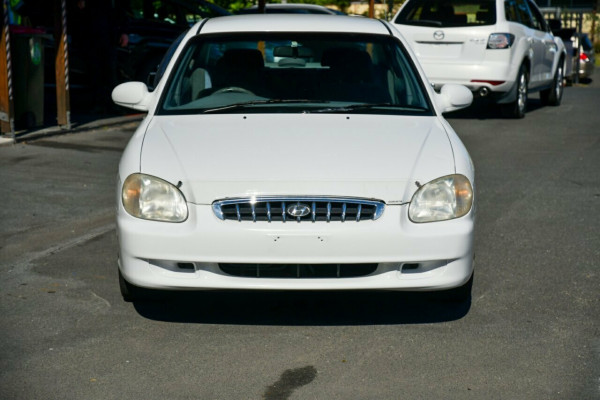 2001 Hyundai Sonata EF Classique Executive Sedan Image 5