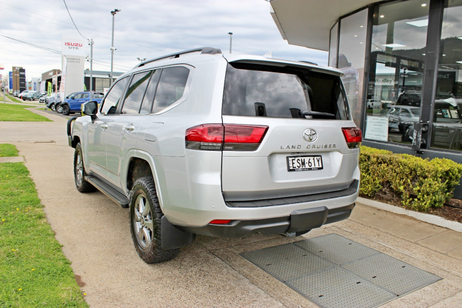 2022 Toyota LandCruiser FJA300R VX SUV Image 6