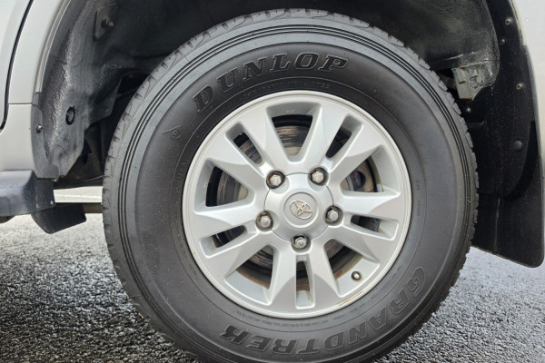 2011 MY10 Toyota LandCruiser VDJ200R GXL SUV Image 15