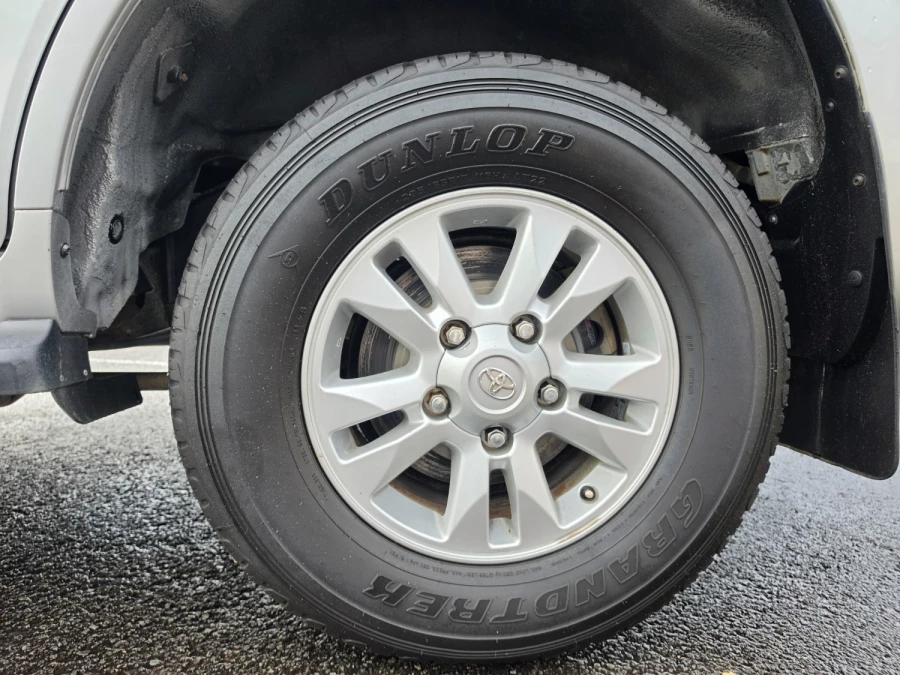 2011 MY10 Toyota LandCruiser VDJ200R GXL SUV Image 15