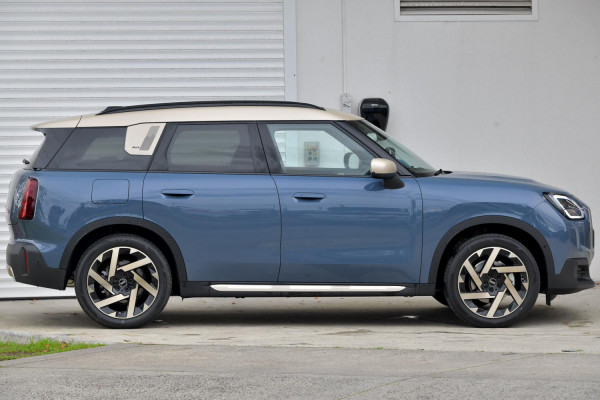 2026 MINI Countryman U25 S Favoured SUV image 3