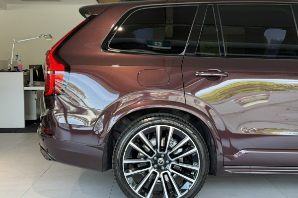 2026 Volvo XC90 L Series Ultra T8 Plug-in Hybrid Dark SUV Image 6