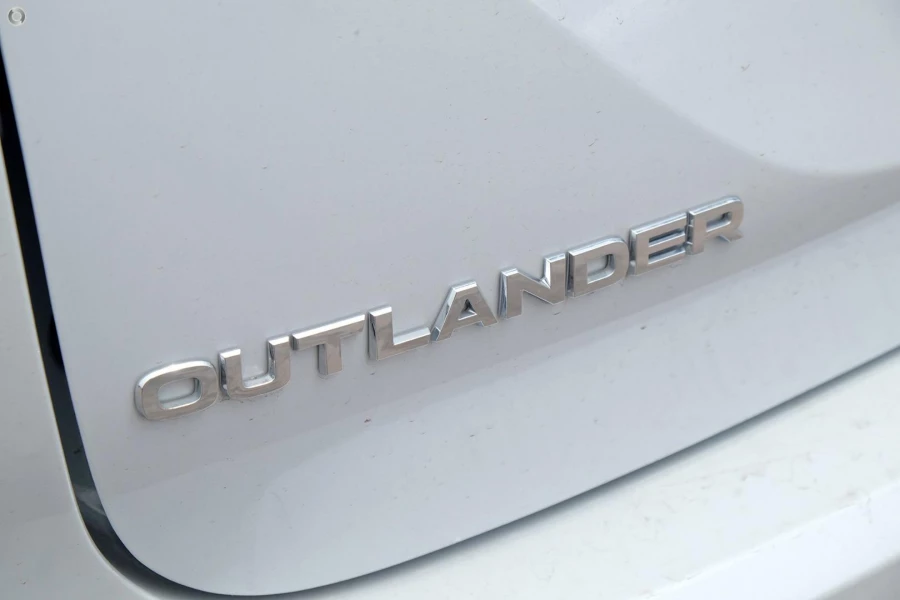 2025 Mitsubishi Outlander ZM LS SUV Image 10