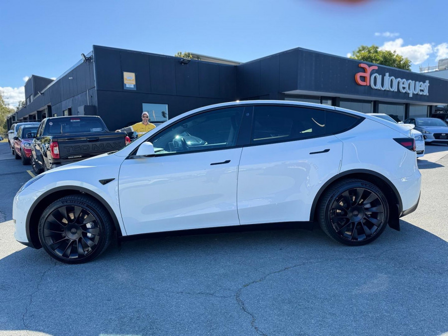 2023 Tesla Model Y  Rear-Wheel Drive SUV Image 11