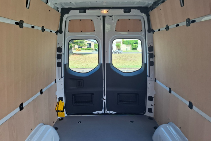 2024 Mercedes-Benz Sprinter VS30 419CDI Van Image 14