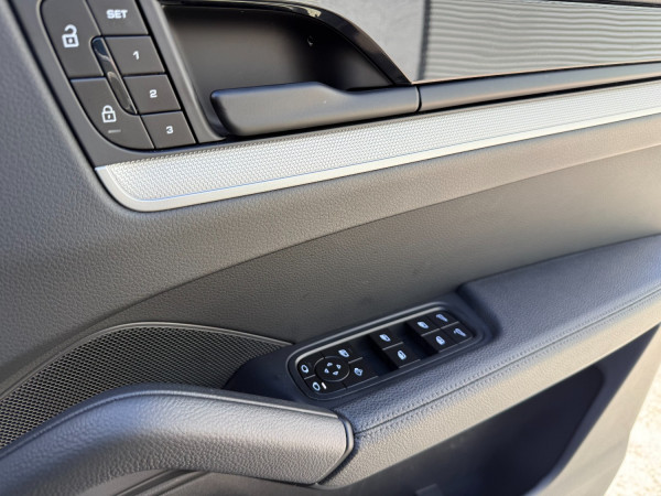 2024 Porsche Cayenne SUV image 21