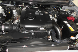 2015 Mitsubishi Triton GLX-R Utility crew cab