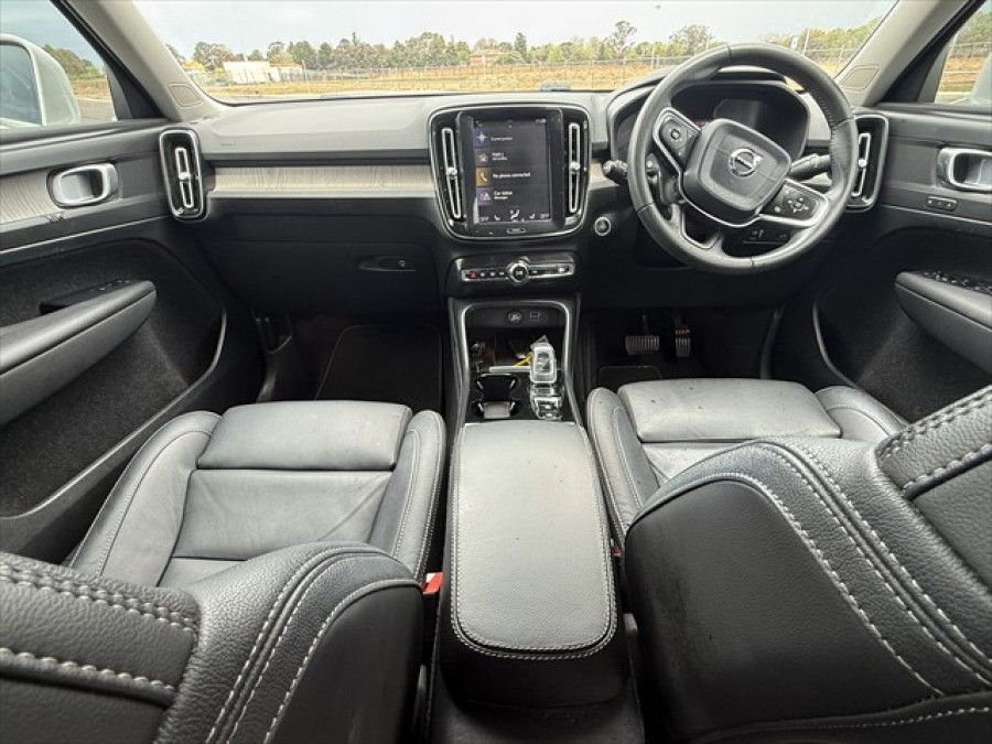 2020 Volvo XC40 XZ T4 Inscription SUV Image 13