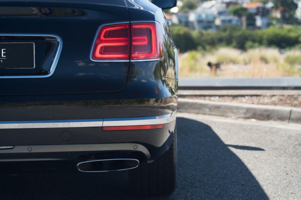 2018 Bentley Bentayga W12 Seven Seat SUV Image 5
