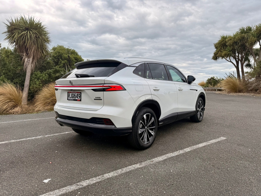 2025 MG HS AS33H Essence Hybrid+ SUV Image 3