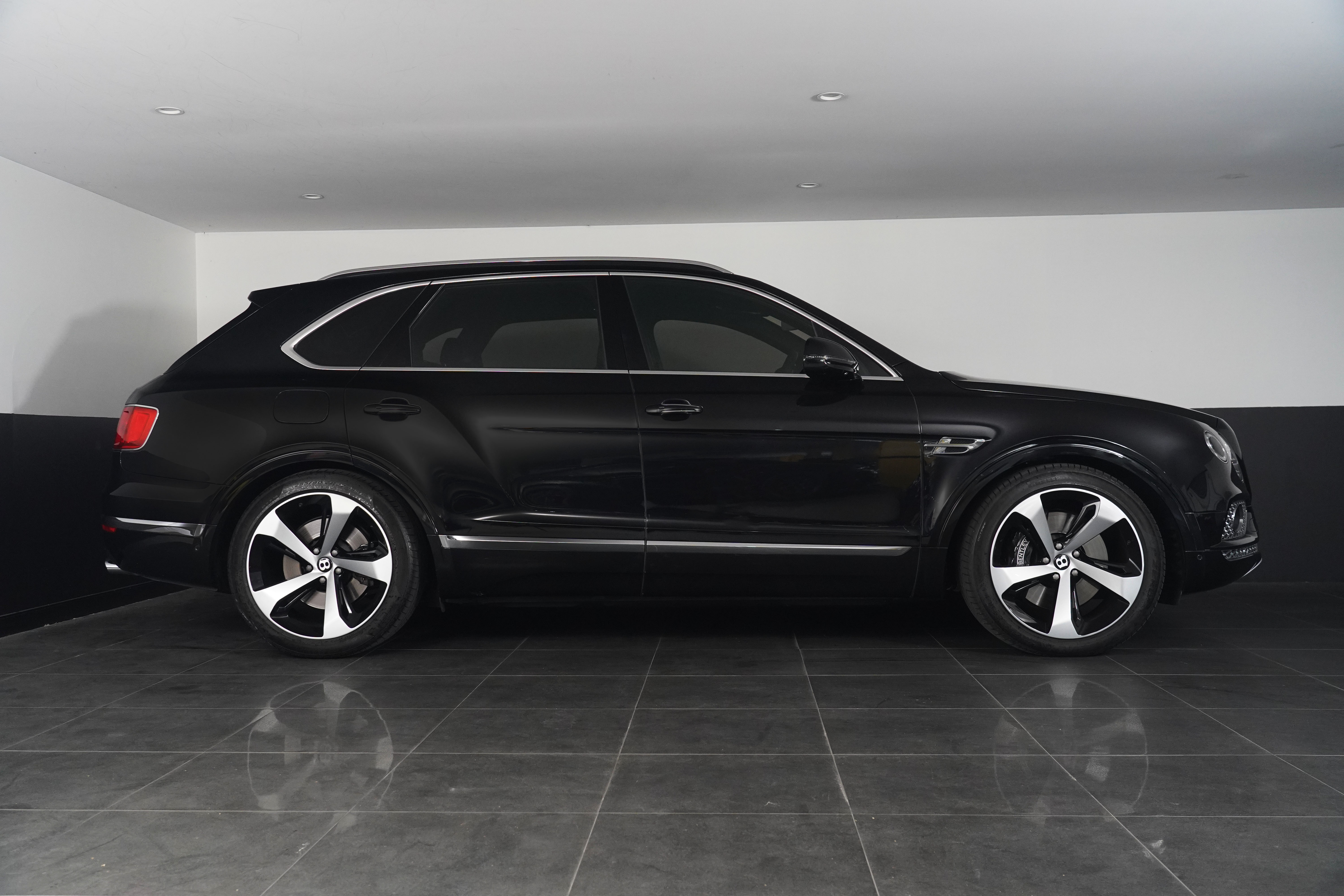 2018 Bentley Bentayga W12 Seven Seat SUV Image 15