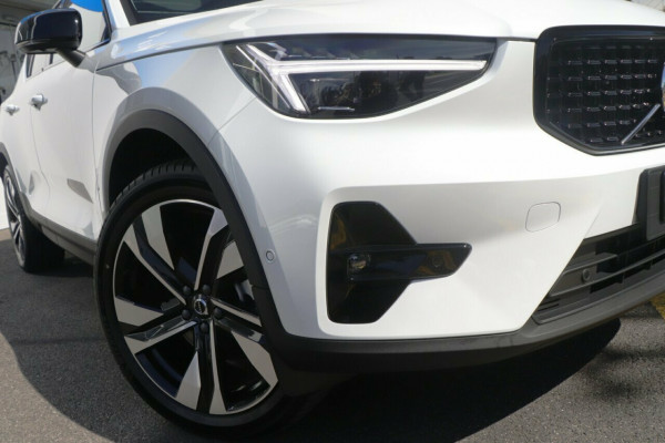 2026 Volvo XC40 XZ Ultra B4 Dark SUV Image 2
