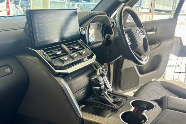2022 Toyota LandCruiser FJA300R VX SUV Image 13
