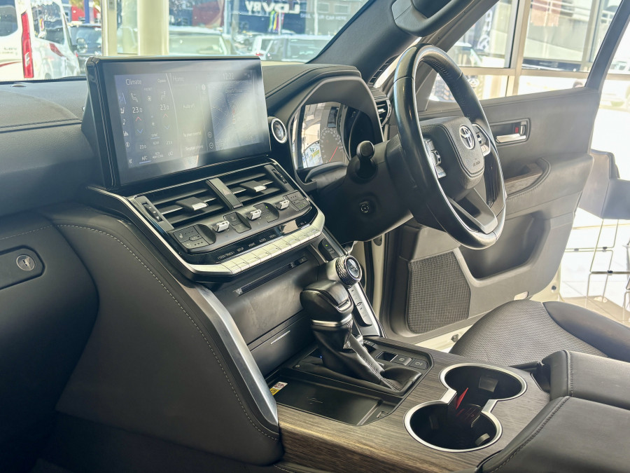 2022 Toyota LandCruiser FJA300R VX SUV Image 13