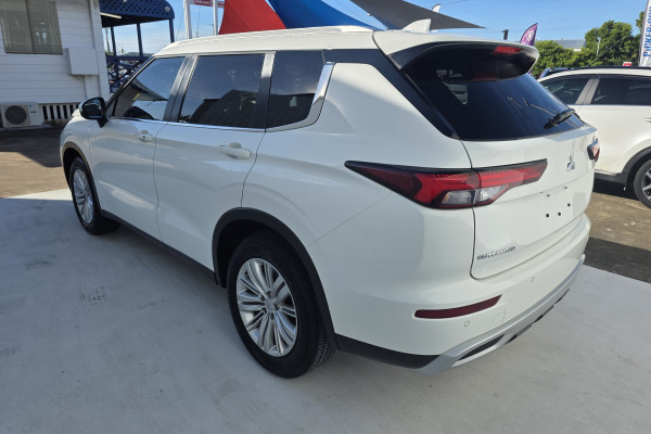 2024 Mitsubishi Outlander ZM LS SUV Image 5