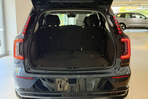 2026 Volvo EX90  Ultra Twin Motor Performance SUV Image 7