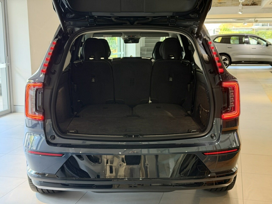 2026 Volvo EX90  Ultra Twin Motor Performance SUV Image 7