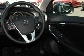 2017 Volvo V40 M Series MY17 T4 Adap Geartronic Inscription Hatchback