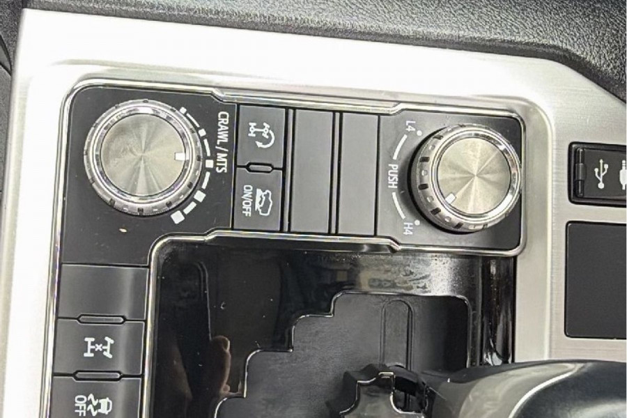 2017 Toyota LandCruiser VDJ200R VX SUV Image 20