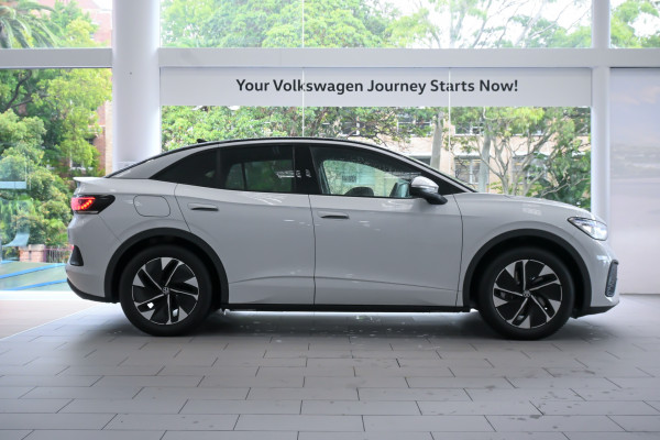 2025 Volkswagen ID. 5 E2 Pro SUV image 3
