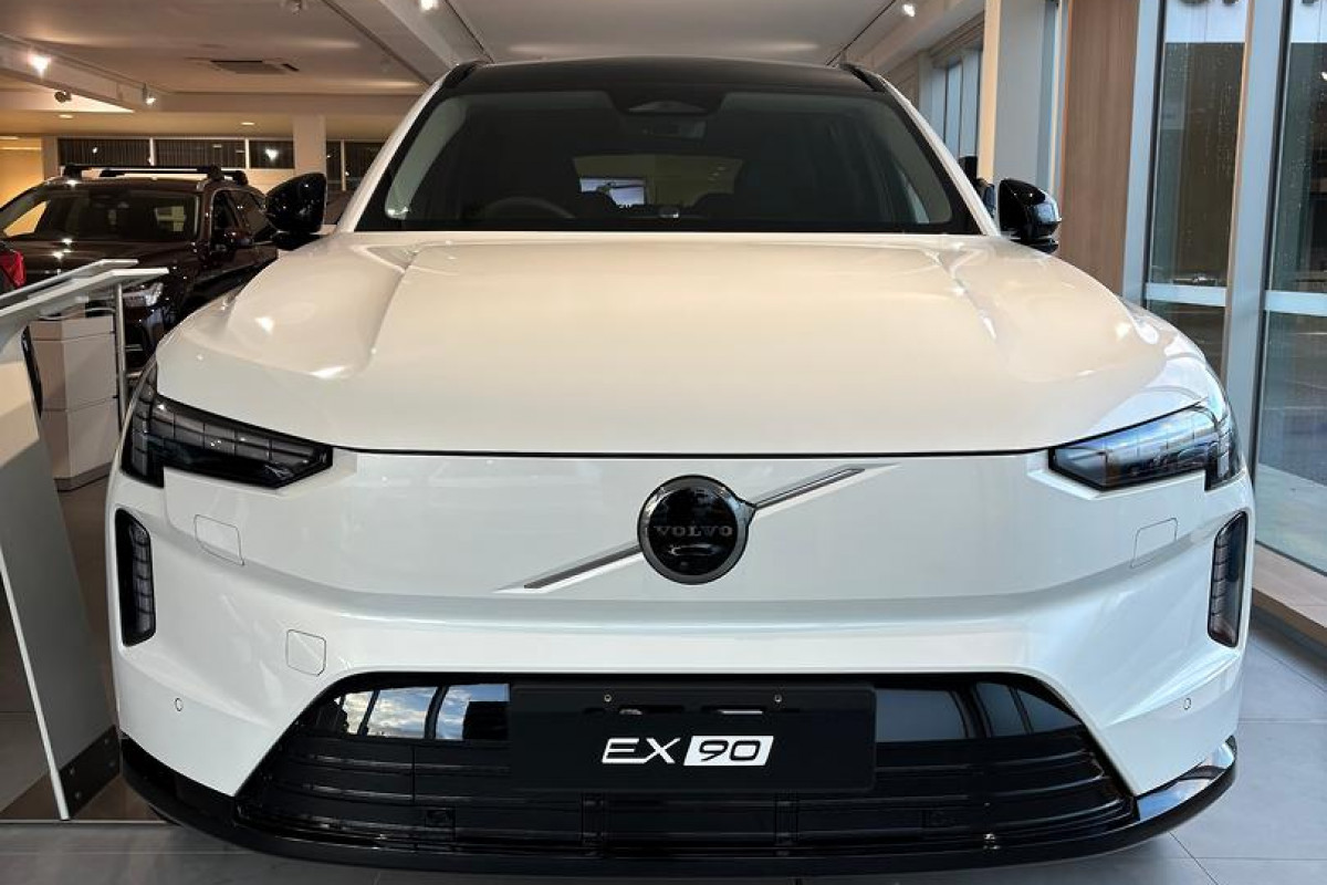 2026 Volvo EX90  Ultra Twin Motor Performance SUV