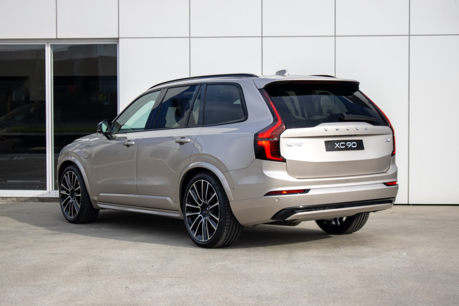 2025 Volvo XC90 T8 ULTRA PHEV Sedan Image 8