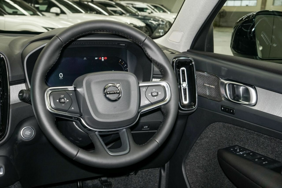 2026 Volvo XC40 XZ Ultra B4 Dark SUV Image 6
