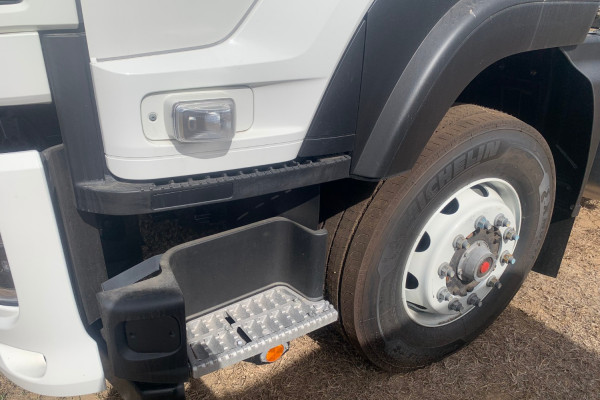 2025 Isuzu  FXD 170-355 AT R62 Cab Chassis Image 23