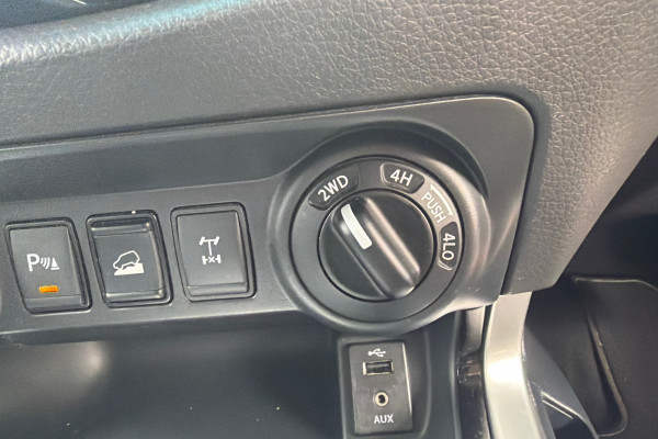 2018 Nissan Navara D23 Series 3 ST-X King Cab Pickup Image 26