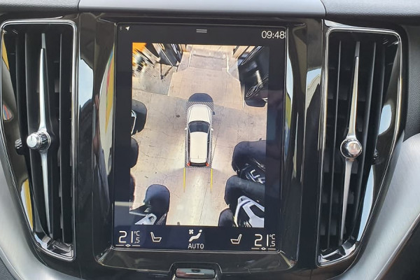 2019 MY20 Volvo XC60 UZ  D4 Momentum Suv Image 3