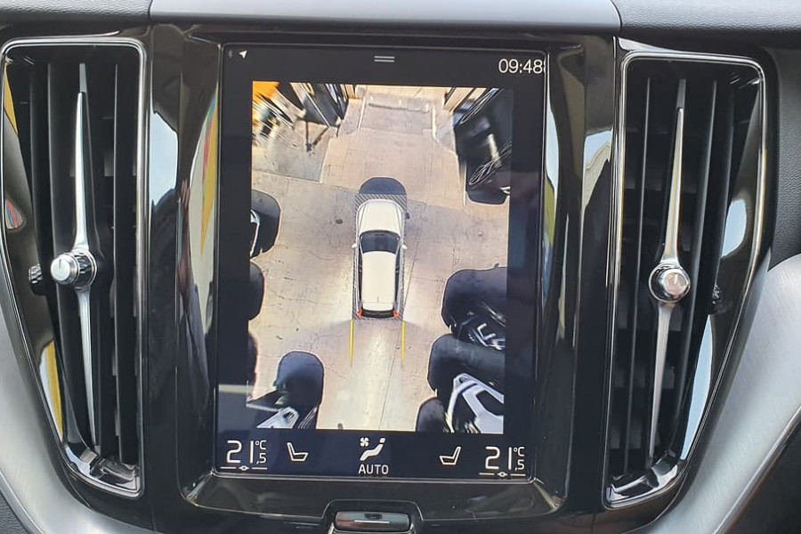 2019 MY20 Volvo XC60 UZ  D4 Momentum Suv