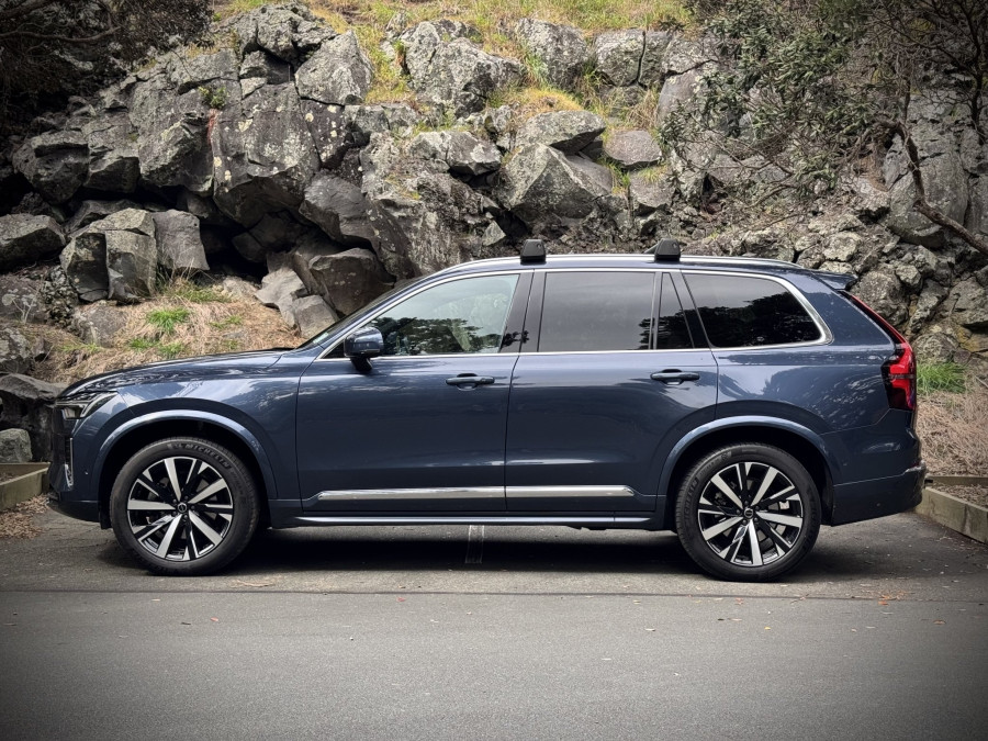 2025 Volvo XC90 L Series Ultra B5 Bright SUV Image 5