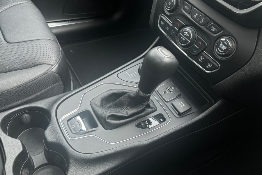 2021 Jeep Cherokee KL Limited SUV Image 12
