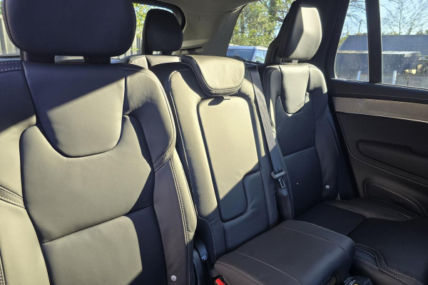 2026 Volvo XC90 L Series Ultra B5 Dark SUV Image 13
